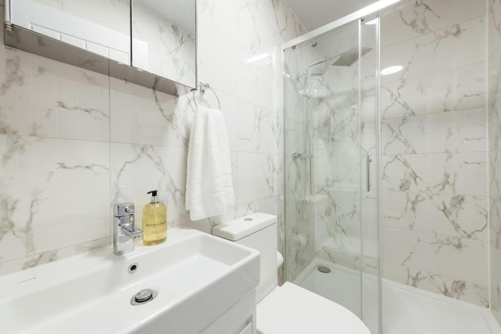 Modern 2 Bedroom Flat In Ilford, London Екстер'єр фото